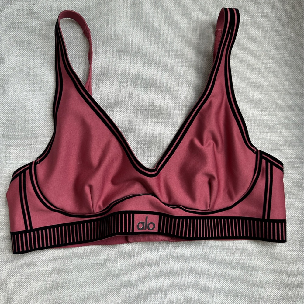 Alo Yoga Airlift Lineup Bra